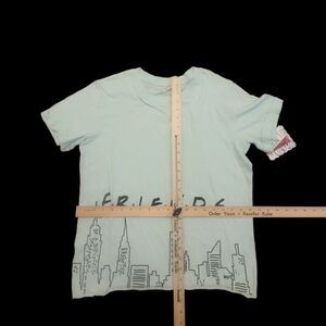 Friends NYC crop Tee  